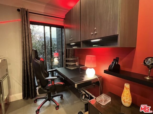 950 N Kings Road, West Hollywood CA: https://media.crmls.org/mediaz/57535841-a394-47b8-b495-ea658d276655.jpg