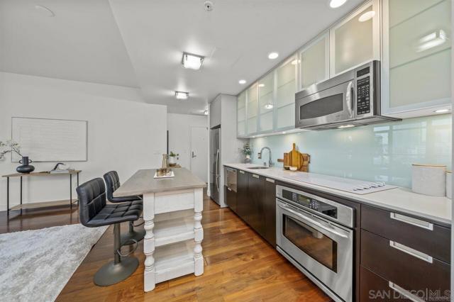 575 6th Ave, San Diego, California 92101, 1 Bedroom Bedrooms, ,1 BathroomBathrooms,Condominium,For Sale,6th Ave,250019860SD