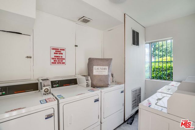 18307 Burbank Boulevard, Tarzana CA: https://media.crmls.org/mediaz/5753df5f-e415-4c74-abac-511cdfdbf2ac.jpg