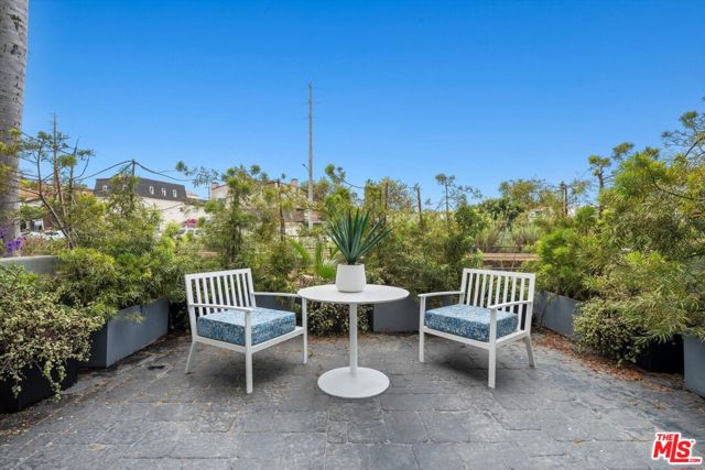 310 Washington Boulevard, Marina del Rey CA: https://media.crmls.org/mediaz/57548a58-a307-4481-af2e-df782451d43b.jpg