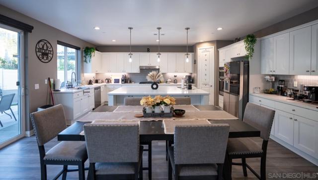 1417 Stearns Whard Rd, Chula Vista CA: https://media.crmls.org/mediaz/5754e484-4dd7-4cee-9870-e79f5fb0399f.jpg