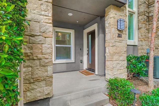 7824 Inception Way, San Diego CA: https://media.crmls.org/mediaz/5755512e-5b7f-46a9-b3a2-dd97c7384a16.jpg