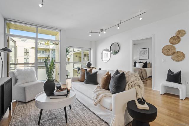 3812 Park Blvd, San Diego CA: https://media.crmls.org/mediaz/57557a1c-75c4-4892-b2b0-96581ccd7b25.jpg