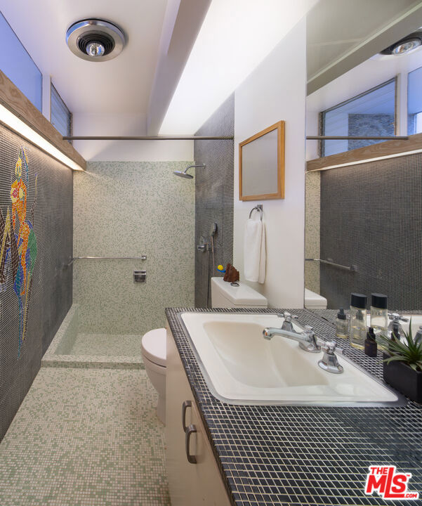 1531 N Tigertail Road, Los Angeles CA: https://media.crmls.org/mediaz/5755b758-ff57-44ef-bb48-ec0a96dec972.jpg