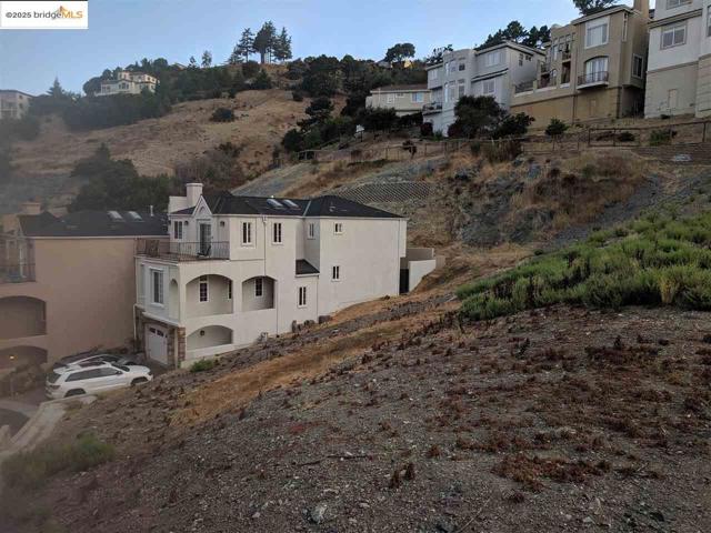 0 Redwood Rd, Oakland CA: https://media.crmls.org/mediaz/5756b19e-fcac-4232-a051-9cb4dc67cb82.jpg