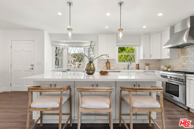 7322 W 91st Street, Los Angeles CA: https://media.crmls.org/mediaz/5756b47e-ec13-458c-bf4f-c07b0e98ab40.jpg