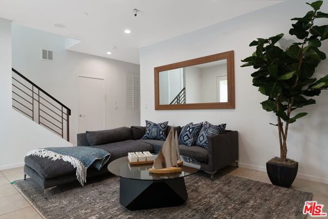 12923 Bluff Creek Drive, Los Angeles CA: https://media.crmls.org/mediaz/575730d8-4584-4058-8697-de318f1175d4.jpg