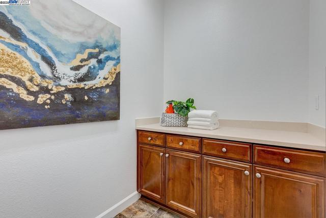 1440 Riva Trigoso Dr, Manteca CA: https://media.crmls.org/mediaz/5758729a-2e66-4051-8b4b-e498e72f50ef.jpg
