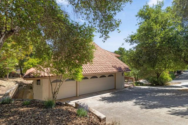 17710 Holiday Drive, Morgan Hill CA: https://media.crmls.org/mediaz/57590380-1734-404b-9422-9df5e5f4b16e.jpg