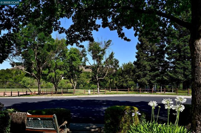 125 Coriander Ct, San Ramon CA: https://media.crmls.org/mediaz/5759a42a-636e-40d7-ae8c-5c01c1ee663e.jpg