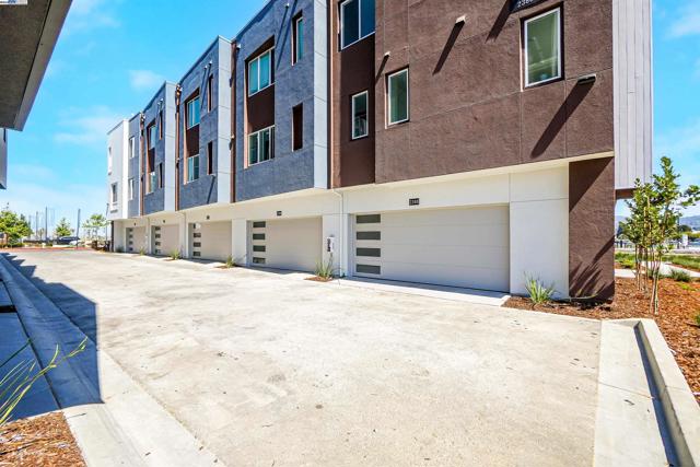 2388 Stanford Street, Alameda CA: https://media.crmls.org/mediaz/575a436b-9d8e-43ca-ba9c-6b653f46639b.jpg