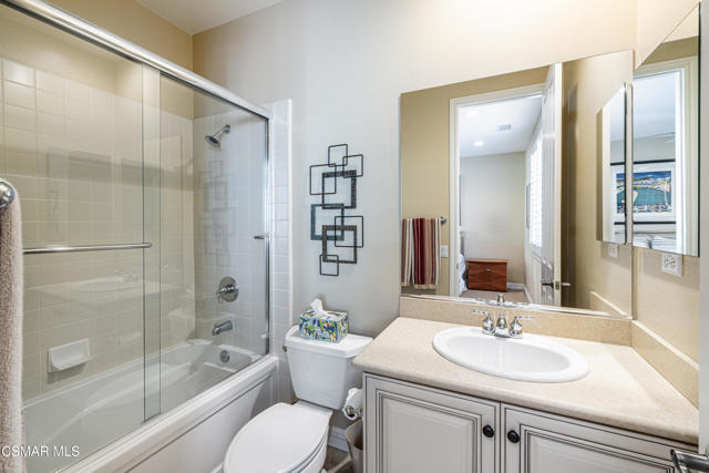 4024 Eagle Flight Drive, Simi Valley CA: https://media.crmls.org/mediaz/575a59e8-25c1-4bdd-91d8-84e5ba062513.jpg