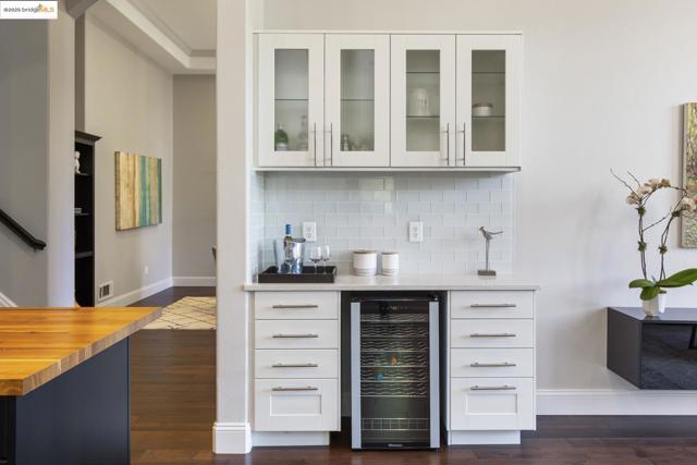205 Sheridan RD, Oakland CA: https://media.crmls.org/mediaz/575a87f1-2423-48d6-83c5-da52a58b8142.jpg