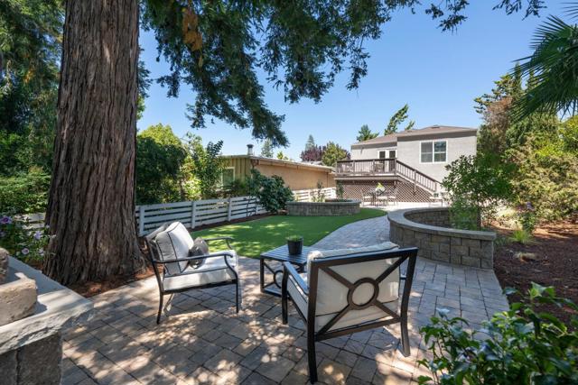 9 INNER Circle, Redwood City CA: https://media.crmls.org/mediaz/575a9778-3237-4f84-81d5-339484d7a976.jpg