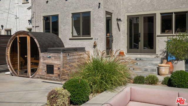 1715 S Kingsley Drive, Los Angeles CA: https://media.crmls.org/mediaz/575ab7c2-5f0e-48d5-b7db-c1ff633f02bc.jpg