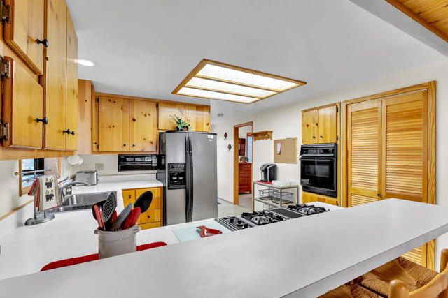 52402 Pine Ridge Road, Idyllwild CA: https://media.crmls.org/mediaz/575aca21-ad56-4a61-91a8-ef33b185d866.jpg