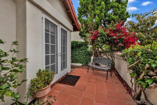 4148 Caminito Terviso, San Diego CA: https://media.crmls.org/mediaz/575b200d-a677-467b-a566-38b18cb34cde.jpg