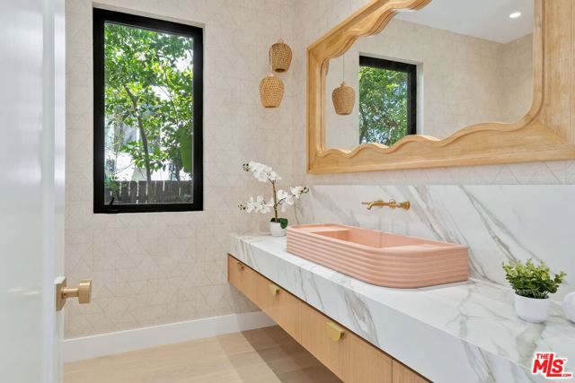 13048 Rose Avenue, Los Angeles CA: https://media.crmls.org/mediaz/575c5777-5656-4cdd-8038-21d9960175eb.jpg