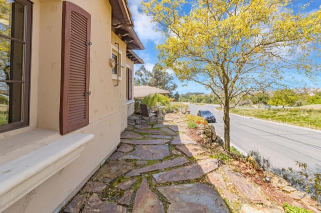 7 Stonebrae Road, Hayward CA: https://media.crmls.org/mediaz/575d7451-c548-46ba-8b7d-b04bb62b488c.jpg