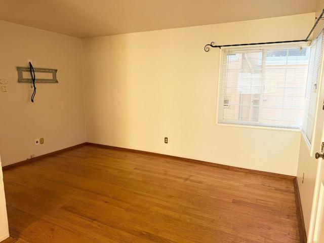 1813 Lincoln Avenue, Alameda CA: https://media.crmls.org/mediaz/575dbc16-baea-4fb5-9a48-46ff6b1b6a20.jpg