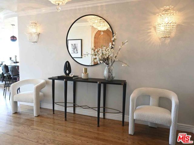 865 Comstock Avenue, Los Angeles CA: https://media.crmls.org/mediaz/575df240-0494-40d1-8e66-241d1eb3b5c6.jpg