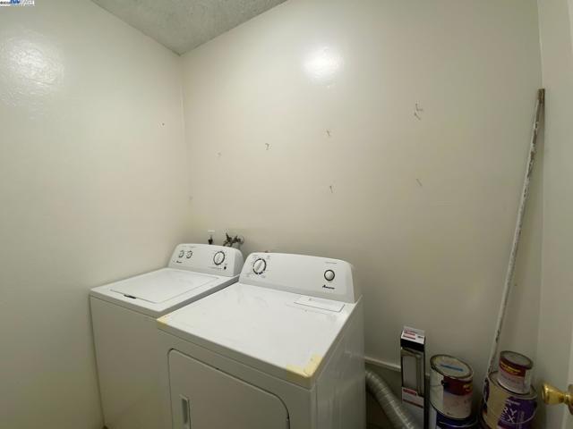 712 S 2Nd St, San Jose CA: https://media.crmls.org/mediaz/575df605-9ebd-488c-b39f-a3da972c9dfa.jpg
