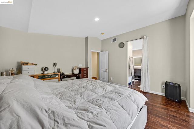 5736 Idlewood Street, Dublin CA: https://media.crmls.org/mediaz/575e0445-3195-4fb5-bbab-a0741bf69bb0.jpg