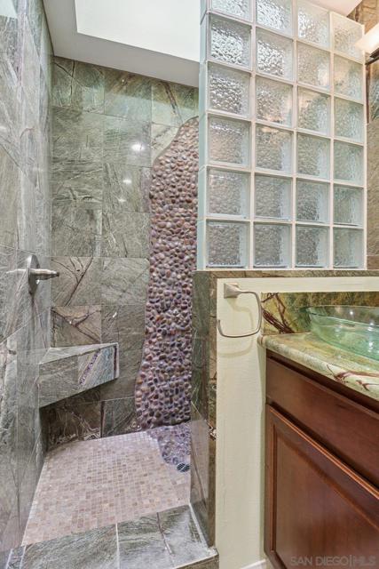 4464 Maple Ave, La Mesa CA: https://media.crmls.org/mediaz/575e3d9d-1372-48ac-9138-e9a725e2ca40.jpg