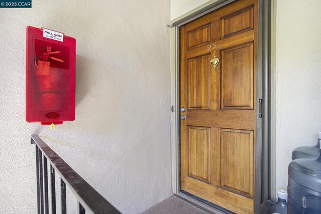 2075 Ascot Dr, Moraga CA: https://media.crmls.org/mediaz/575e8e92-5a89-44ad-b6c3-acd396374cfa.jpg