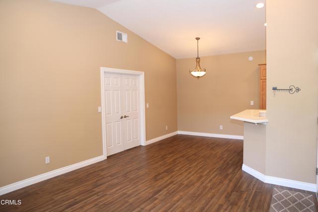 2474 Pleasant Way, Thousand Oaks CA: https://media.crmls.org/mediaz/575e9d4b-6859-4702-9606-e3180b9112e8.jpg