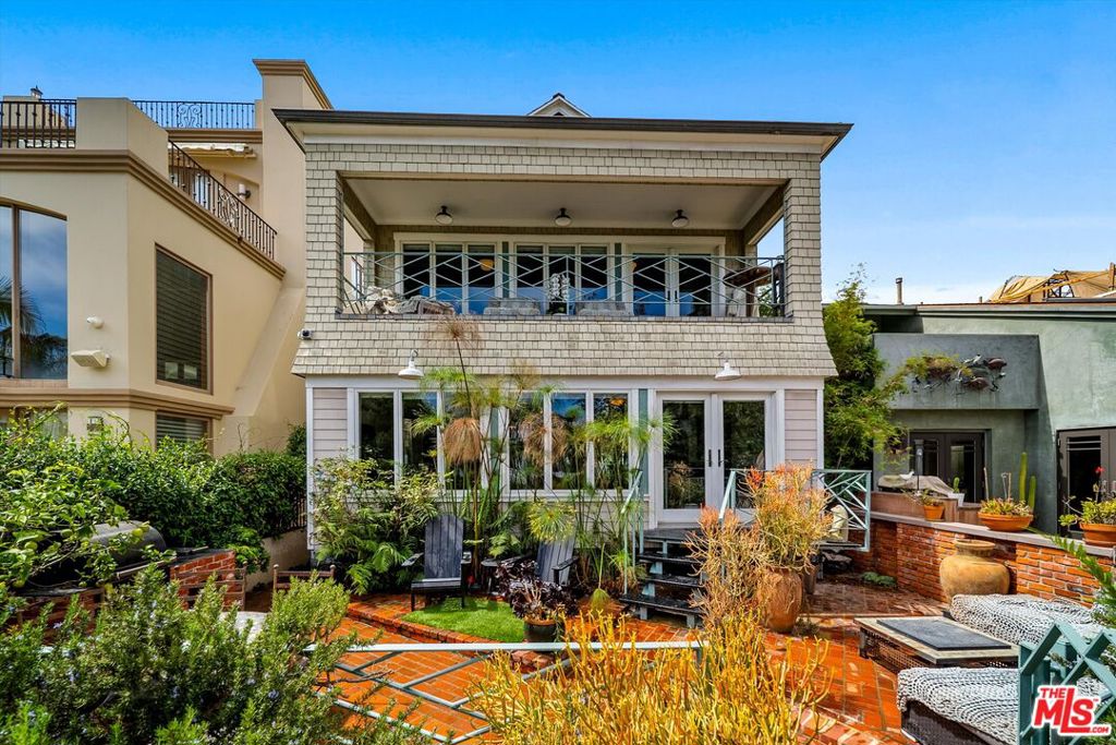 2723 GRAND CANAL