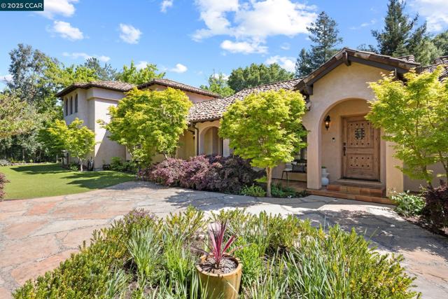 80 Rheem Blvd, Orinda CA: https://media.crmls.org/mediaz/575ee2c2-02b1-4948-89c0-00efe7c774b8.jpg