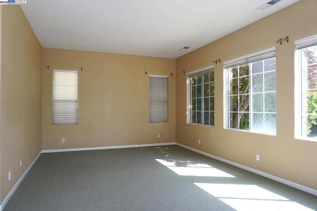 30278 Willowbrook Rd, Hayward CA: https://media.crmls.org/mediaz/575f08b3-7b03-46bd-8db4-4b93e2016145.jpg