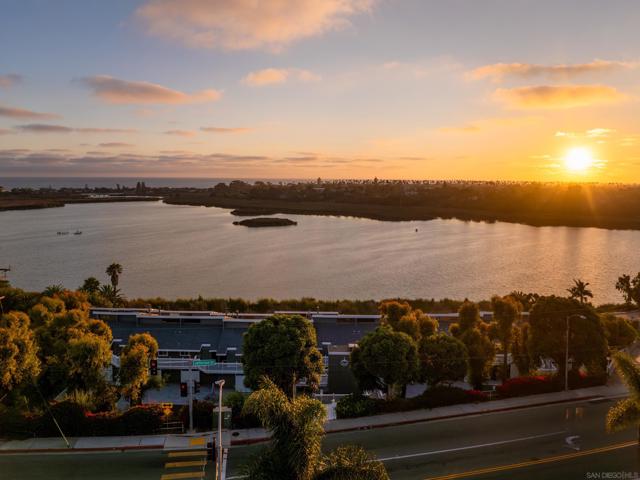 2399 Jefferson St, Carlsbad CA: https://media.crmls.org/mediaz/575f1c66-cfa8-43f9-9a82-0cbfdfd95165.jpg
