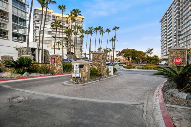 1830 Avenida Del Mundo, Coronado CA: https://media.crmls.org/mediaz/575f8abb-cff8-4fc6-bbab-edab13ad597e.jpg