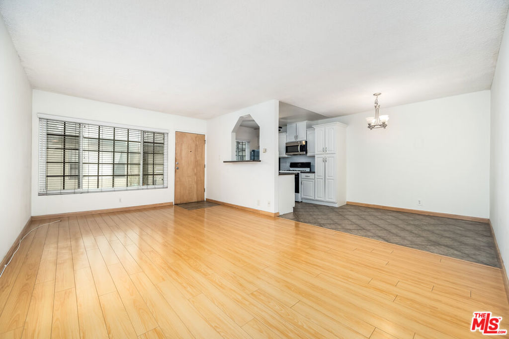 1937 S Shenandoah Street #8