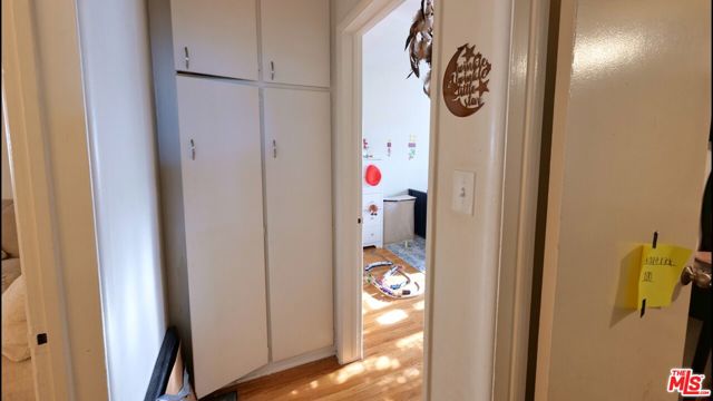 1105 W Clark Avenue, Burbank CA: https://media.crmls.org/mediaz/576000ea-beb3-4083-a2e0-43f1e3684e36.jpg