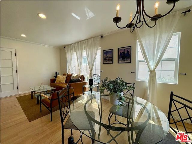 1111 11th Street, Santa Monica CA: https://media.crmls.org/mediaz/57601f14-666b-4a55-86a2-189834f1957b.jpg