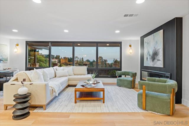 4911 Beaumont Dr, La Mesa CA: https://media.crmls.org/mediaz/57604e6c-9caf-4a82-8b44-272262faba0e.jpg