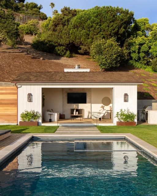 6260 Waverly Avenue, La Jolla CA: https://media.crmls.org/mediaz/5760c66a-7966-4ec2-8679-0b608916ec5d.jpg