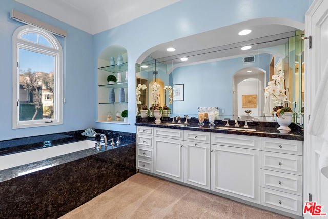 10116 Empyrean Way, Los Angeles CA: https://media.crmls.org/mediaz/57615b75-e5b9-4b7b-9e66-58bb7771c726.jpg