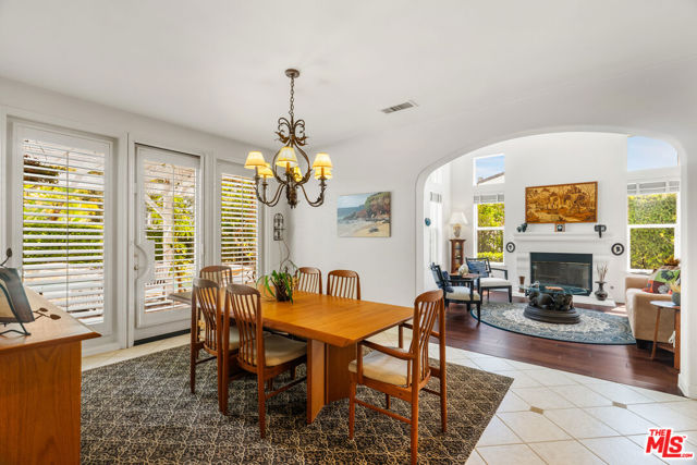 2321 Sunny Point Street, Thousand Oaks CA: https://media.crmls.org/mediaz/5761dc02-e120-4e24-b445-857b8db29428.jpg