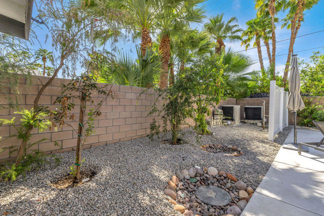 1075 E Sunny Dunes Road, Palm Springs, CA 92264