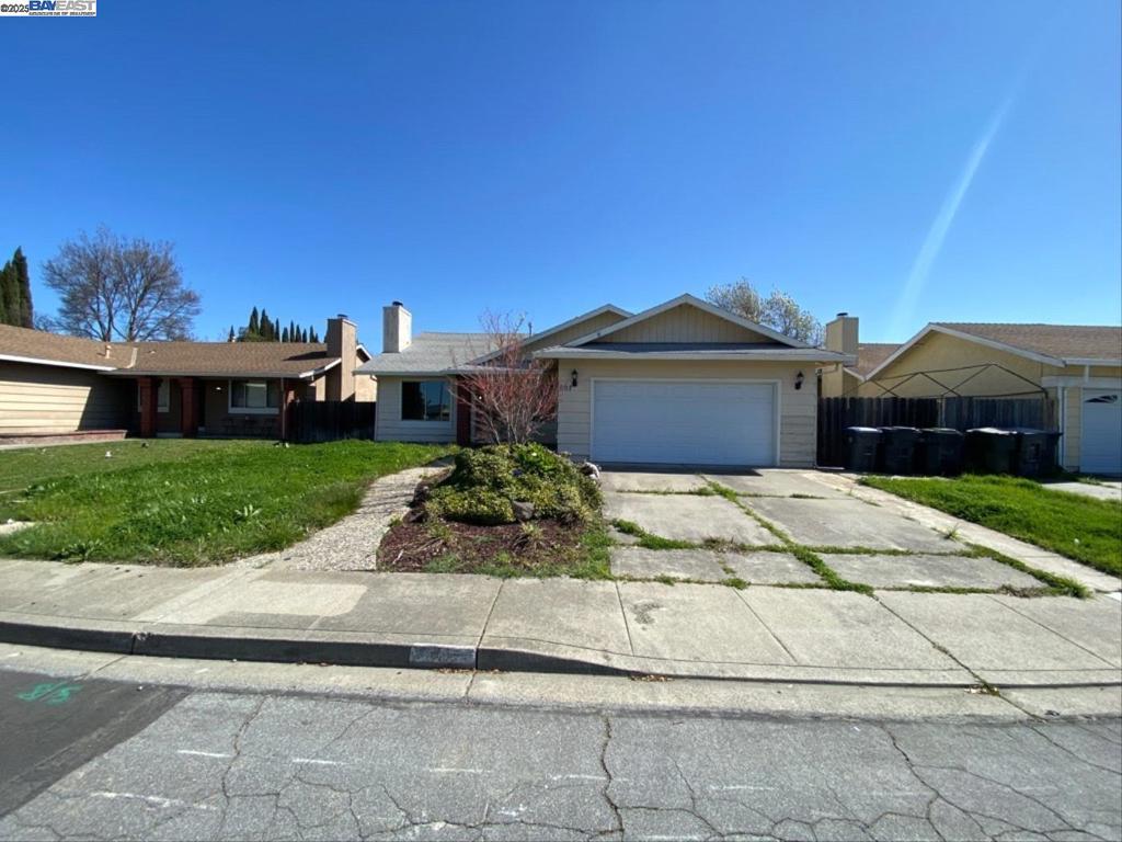 607 Crested Dr