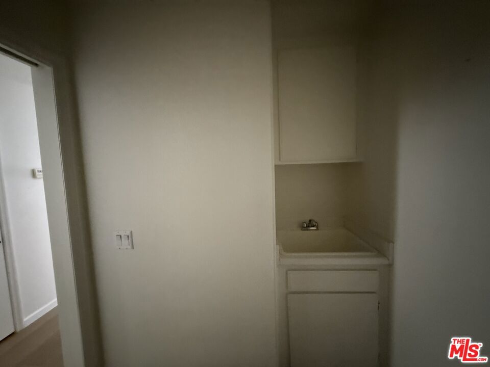 https://media.crmls.org/mediaz/5763449e-4908-468e-89a7-690bdad150fa.jpg?preset=X-Large