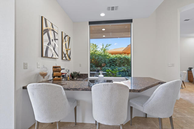 79900 De Sol A Sol, La Quinta CA: https://media.crmls.org/mediaz/5763dccf-bfff-4509-8d15-4c358bffa332.jpg