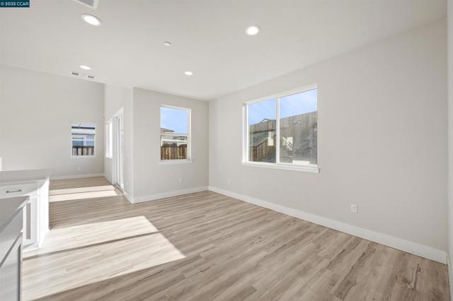 5541 Promontory Way, Antioch CA: https://media.crmls.org/mediaz/5763ddc3-6189-4776-9e9b-128461980993.jpg