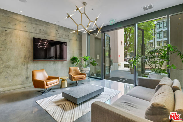 1111 S Grand Avenue, Los Angeles CA: https://media.crmls.org/mediaz/5763e1bd-3bf1-486e-8a03-6daa98bbd709.jpg