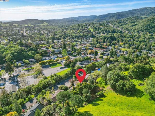 35 San Joaquin Pl, Novato CA: https://media.crmls.org/mediaz/57641942-27b7-4d34-a1df-8fd67e720b79.jpg