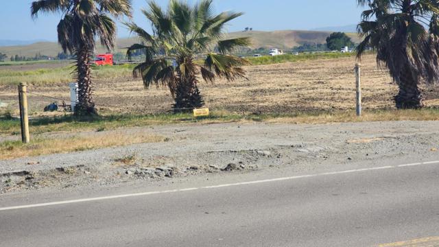 3510 San Juan Hollister Road, Hollister CA: https://media.crmls.org/mediaz/576571cb-1005-4b4e-bfb4-928cceb7bec0.jpg